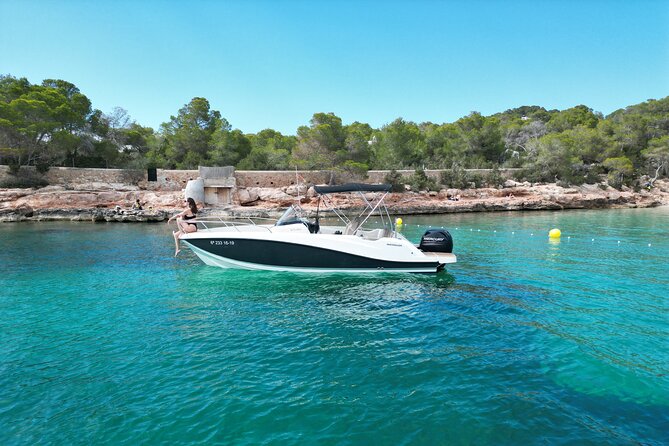 Private Boat Tour of San Antonio with Paddel surfing and Snorkeling - The cold water and what to pack