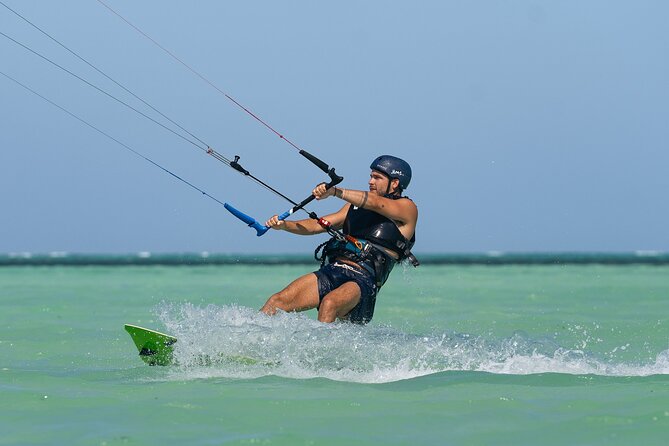 Private Kitesurfing Discovery in La Ventana - Your first look at the kite and gear