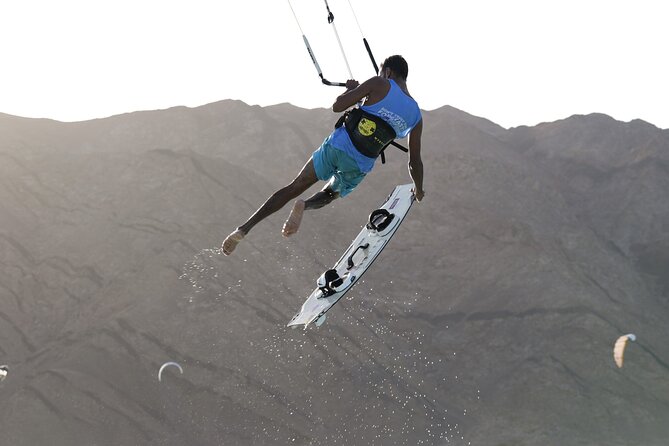 Private Kitesurfing Discovery in La Ventana - Taking the kite into the water