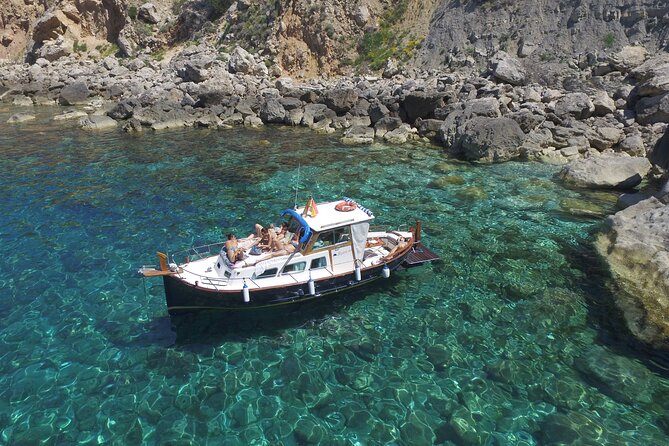 Private Mediterranean classic boat with Paddle boards+Snorkelling - The price and what you receive