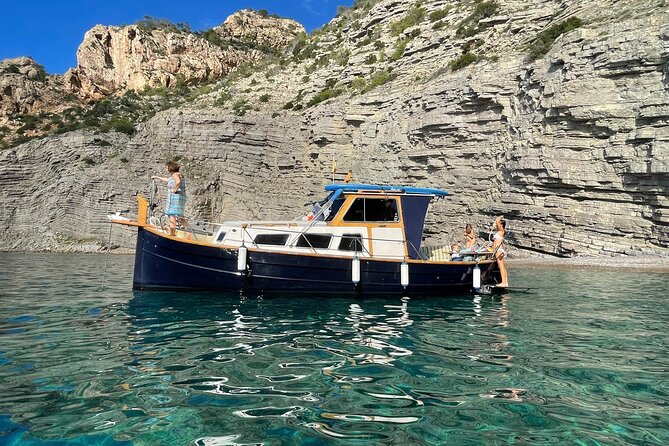 Private Mediterranean classic boat with Paddle boards+Snorkelling - Who will enjoy this most
