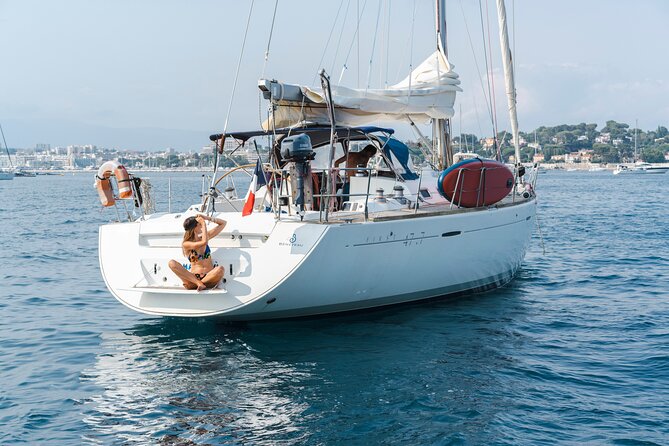 Private tour on a sailboat Swim and stand up paddle Antibes cape - Key points at a glance