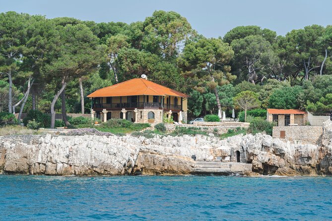 Private tour on a sailboat Swim and stand up paddle Antibes cape - Sailing past the villas and superyachts