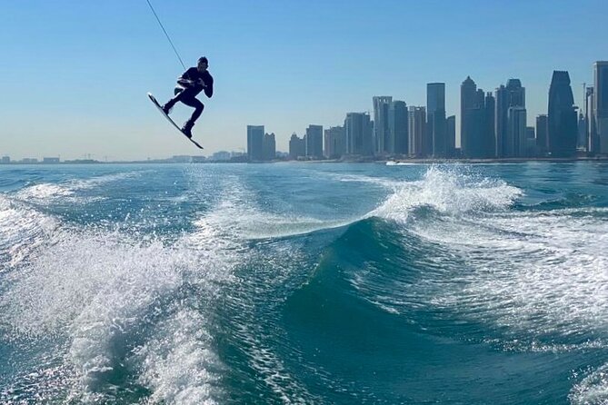 Private Wakesurfing or Wakeboarding along Doha's skyline - Wakesurfing or wakeboarding: choosing your session