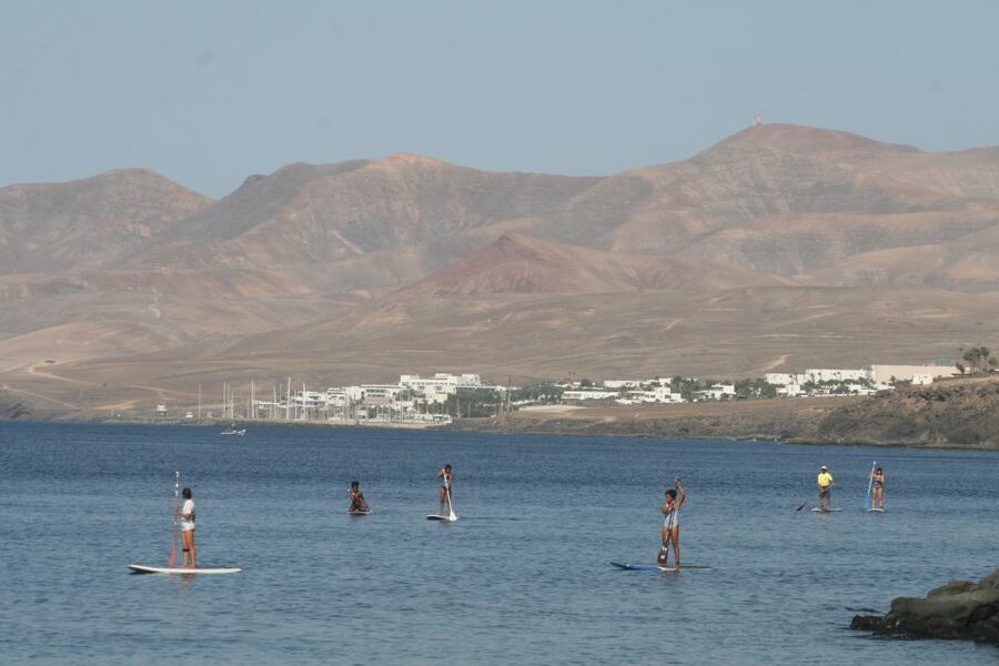 Puerto del Carmen: Stand Up Paddleboarding Class - A friendly lesson with realistic expectations
