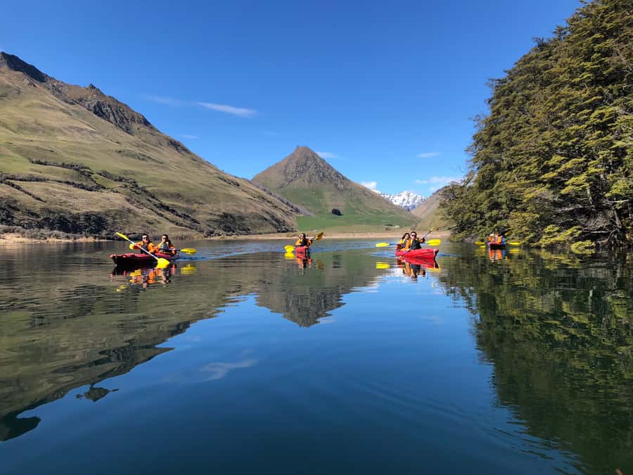 Queenstown: Kayaking or SUP Experience on Moke Lake - Safety briefing, gear, and the launch