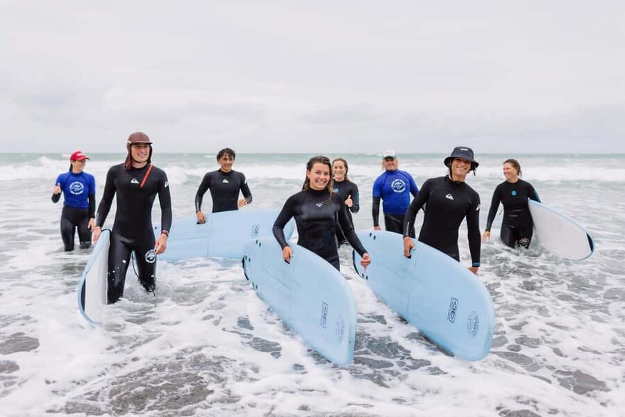 Raglan: 2 Day Surf Lesson Package - Meeting at Ngarunui Beach