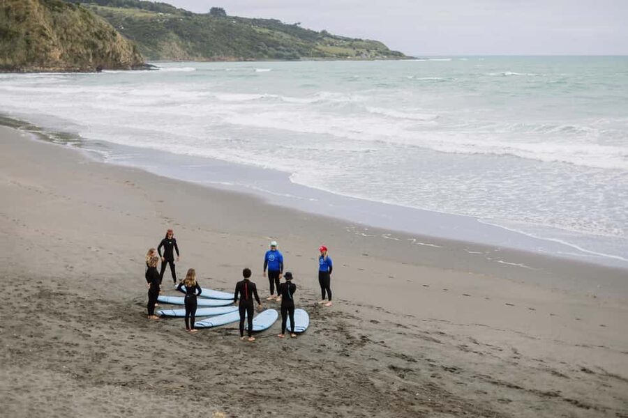Raglan: Private Surf lesson 2:1 - Meeting your coach at Ngarunui Beach