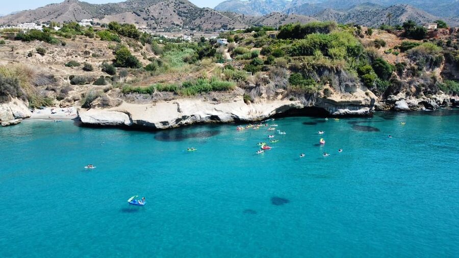 Ruta libre en paddel surf por la cascada de Nerja y Maro 😍 - Who will enjoy this most?
