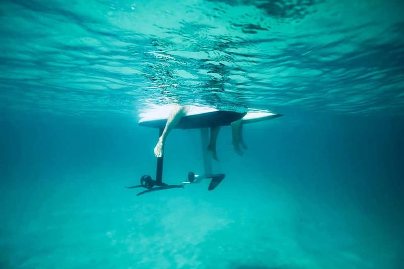 Saint Tropez: Learn how to Surf with an eFoil - A private lesson with Teddy