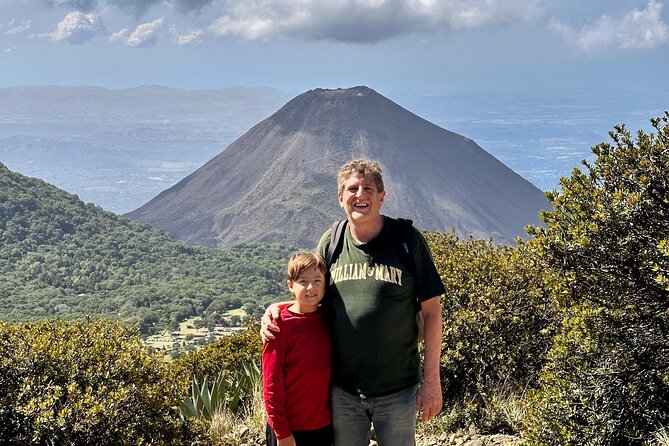 Santa Ana Volcano Tour: Beat the Crowds on an Early Morning Hike! - The guides are part of the experience