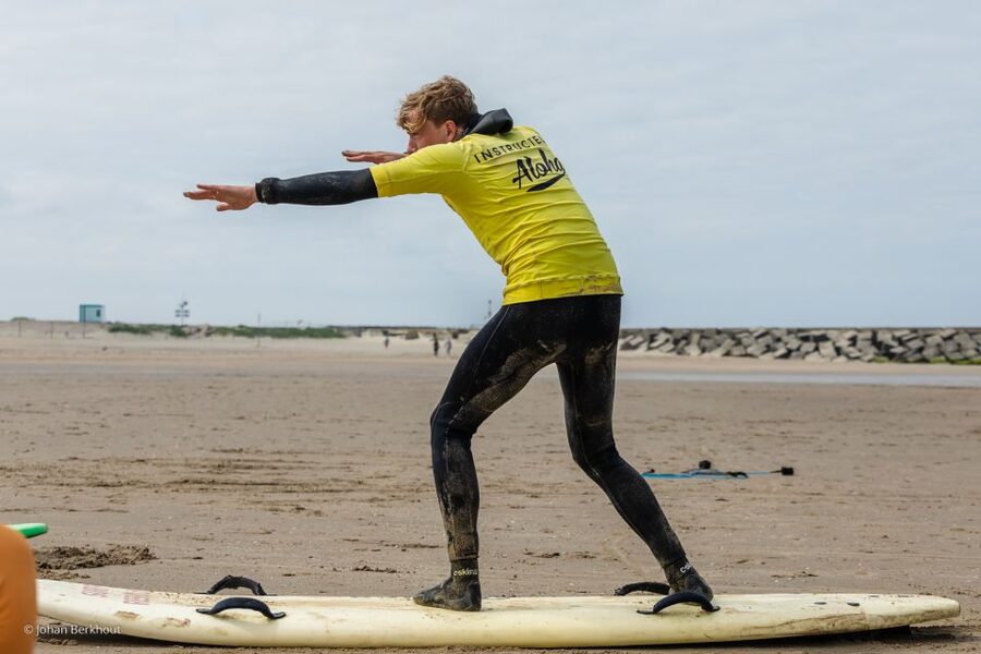 Scheveningen Beach: 1,5-Hour Surf Experience for Adults - Meeting Aloha Surf at Scheveningen Beach