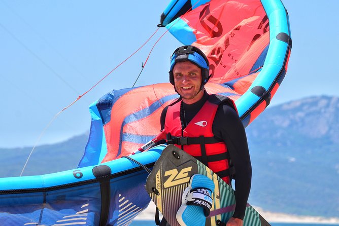 Semi-private kitesurfing lessons in Tarifa (adapted to every level) - Why Los Lances works for a first kitesurfing lesson