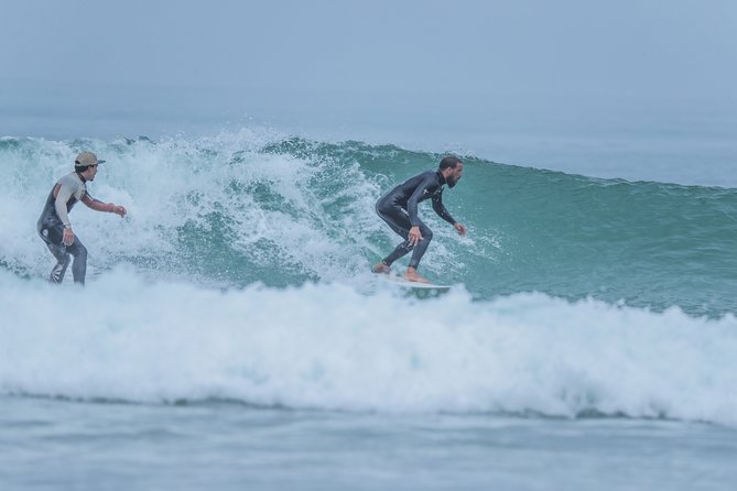 Semi Private Surf Lesson (2 People 1 Instructor) - Learning which waves to catch