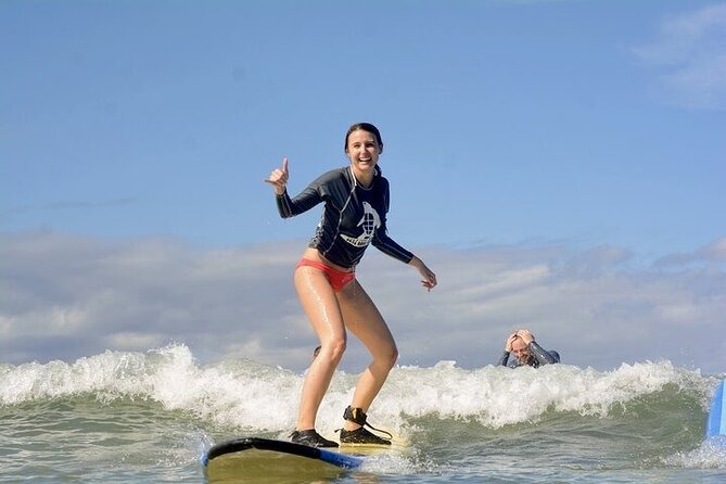 Semi-Private Surf Lesson at Kalama Beach in Kihei - Close coaching in the water