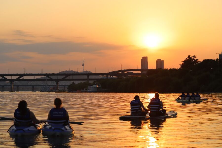Seoul: Stand Up Paddle Board (SUP) & Kayak in Han River - Is $31 a good value?