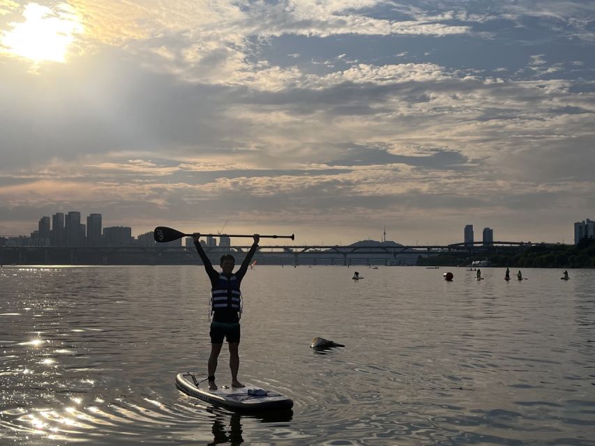 Seoul: Stand Up Paddle Board (SUP) & Kayak in Han River - Arriving at the club and getting ready
