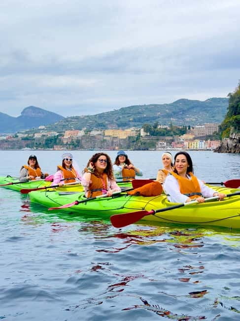 Sorrento: Guided Kayak Tour + Free 1h Paddleboarding - Key points at a glance
