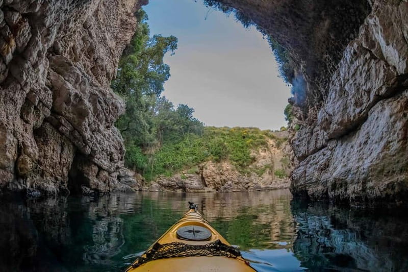 Sorrento: Guided Kayak Tour + Free 1h Paddleboarding - The guide makes the difference