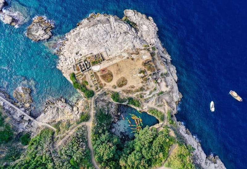Sorrento: Guided Kayak Tour + Free 1h Paddleboarding - Safety instruction before the first stroke