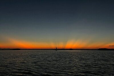Sunrise on Paddleboard with breakfast in the lagoon of 7 colors