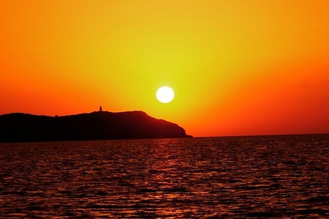 Sunset Beach Tour 3 HS all Inclusive ( Paddle boards , Kayaks & Snorkeling) - Food, drinks, music, and the onboard mood