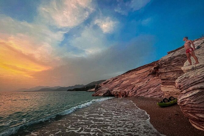 Sunset kayak/Sup tour - Lukova caves and Secret beaches - The first secret beach and its two small caves