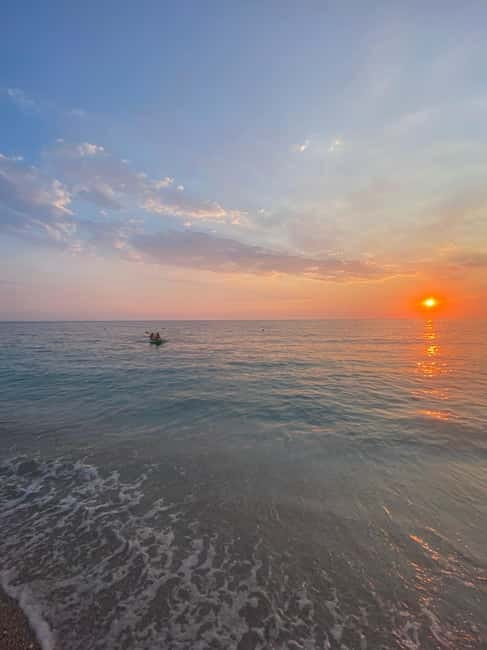 Sunset kayak/Sup tour - Lukova tiny caves and Secret beaches - Thirty minutes along the white stone coast