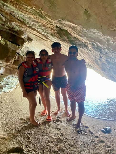 Sunset kayak/Sup tour - Lukova tiny caves and Secret beaches - Who should book this outing