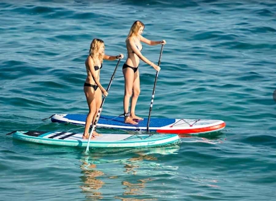 Sunshine Coast: Stand-Up Paddleboard Rental & Lesson - Flat water for beginners, waves for stronger paddlers