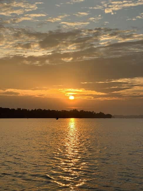SUP in Kochi: Sunrise Stand-Up Paddleboarding Tour - Why sunrise is the right time for this Kochi paddle