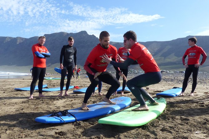 Surf class in Famara 9:15-12:00 or 11:45-14:30 (2h class) - What happens before you enter the water