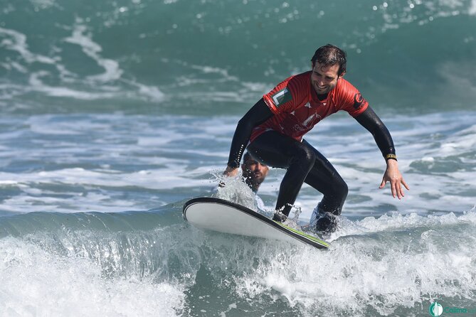 Surf class in Famara 9:15-12:00 or 11:45-14:30 (2h class) - Learning with Alberto and the multilingual team