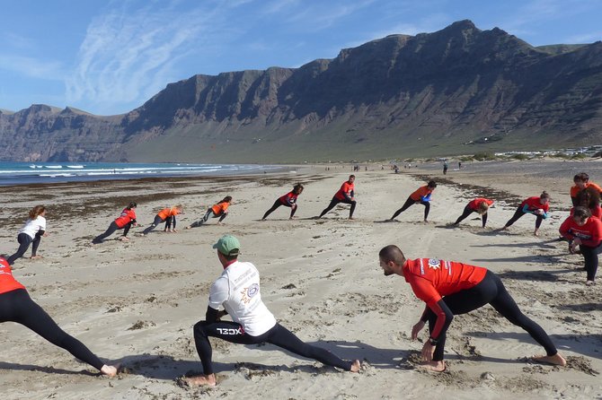 Surf class in Famara 9:15-12:00 or 11:45-14:30 (2h class) - Who should book this Famara surf class