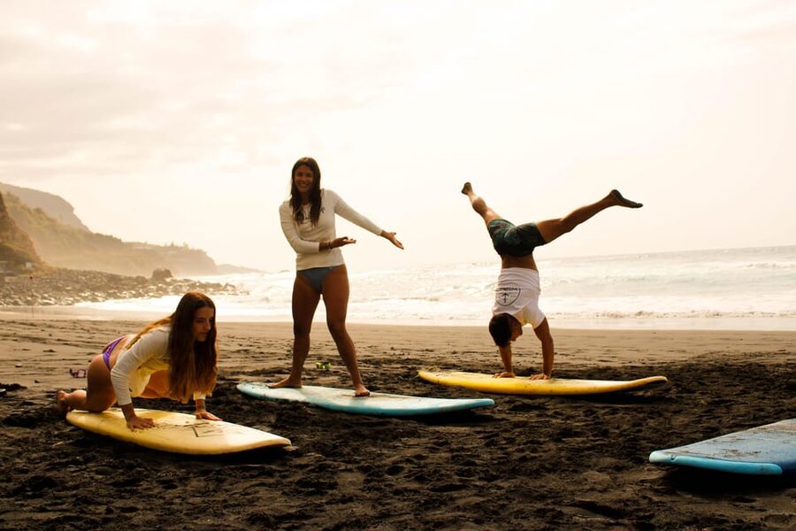 Surf class in Tenerife South - Choosing between Playa de las Américas and Los Cristianos