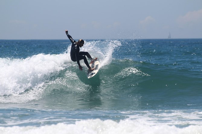 Surf Lesson for Beginners - Private Groups - Why a private lesson at Praia de Ofir works for beginners