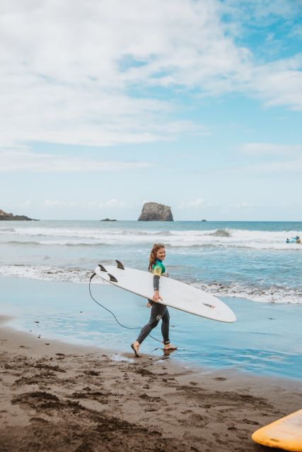 Surf lesson in Madeira - Getting ready for the Atlantic