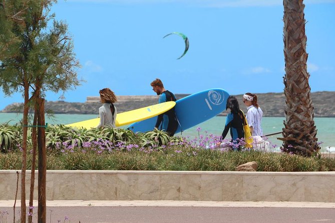 Surf Lesson with local surfer in Essaouira Morocco - The first 10 minutes: warm-up and surfing basics