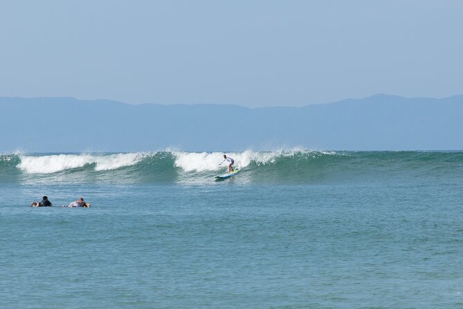 Surf Lesson - The first lesson: wetsuit, board, and beach basics