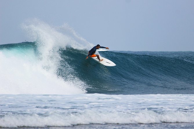 Surf lessons beginners in the Basque Country - Starting at Plage du Centre in Bidart