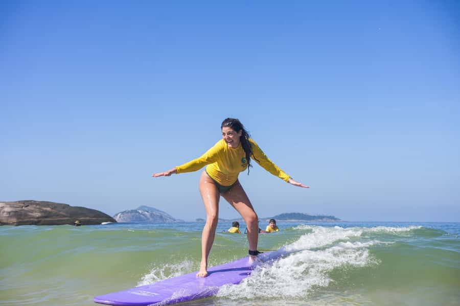 Surf lessons: in Arpoador in Ipanema. - Finding the yellow tent at Arpoador