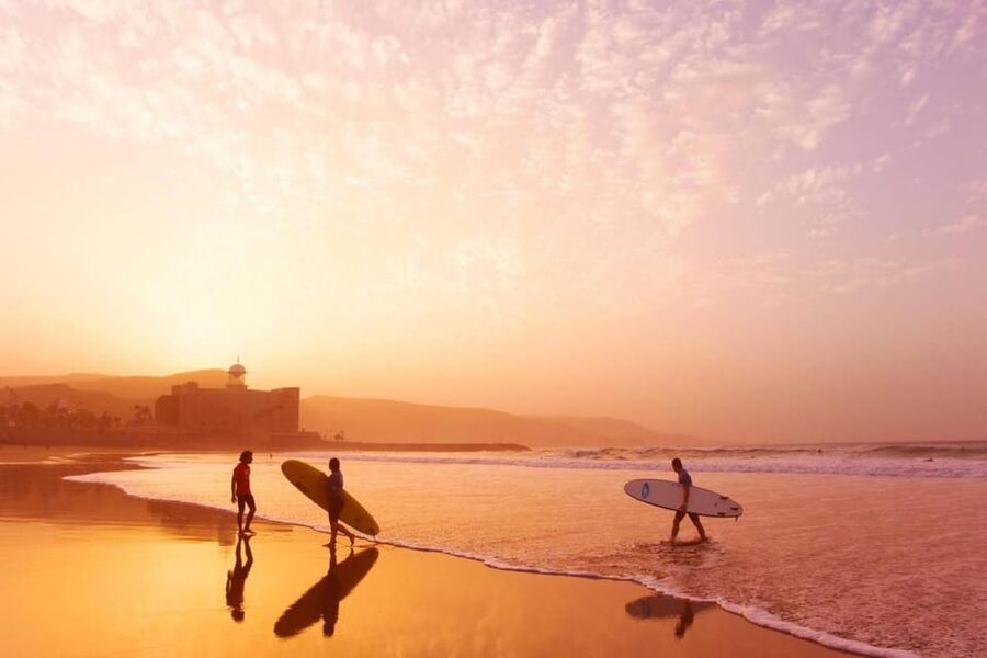 Surf lessons in Las Canteras Beach - Small groups and private instruction
