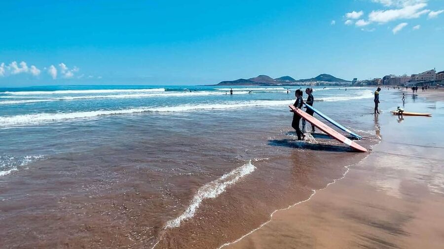 Surf lessons in Las Canteras Beach - Is $54 a fair price?