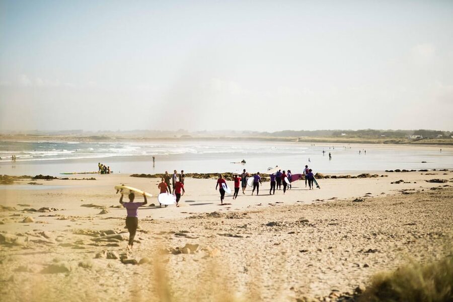 Surf lessons on the mythical site of La Torche - Should you book BBrother Surf School?