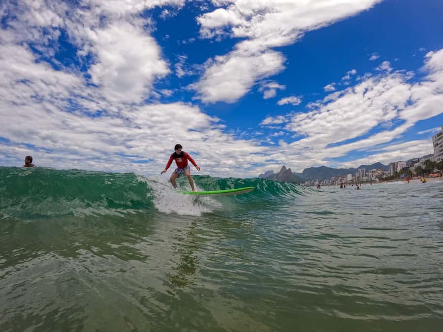 Surf lessons with local instructors in Copacabana/ipanema! - What the one-hour lesson includes