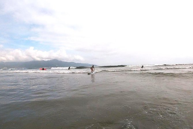 Surfboards rental on My Khe Beach - Spring and summer conditions matter