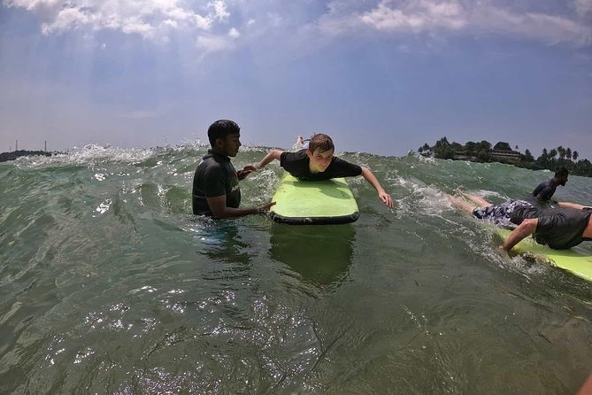 Surfing Lessons at Unawatuna - The meeting point needs careful checking