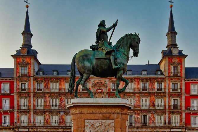 Surfing Madrid: From the Palace to the Tavern Private Tour - Why this three-hour route works for a first look at Madrid