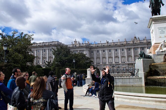 Surfing Madrid: From the Palace to the Tavern Private Tour - Plaza Mayor, the natural finish