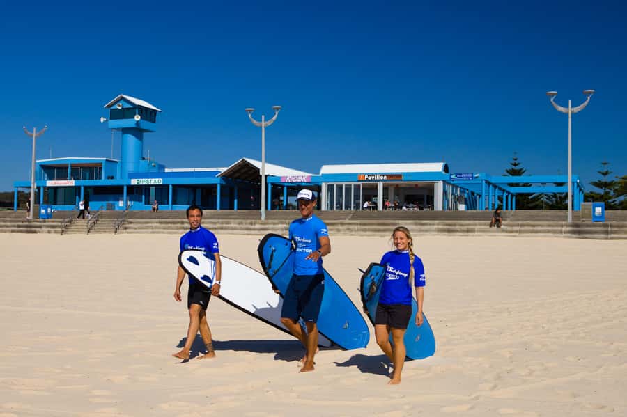 Sydney: Maroubra Surf Lesson - Taking the soft board into the water